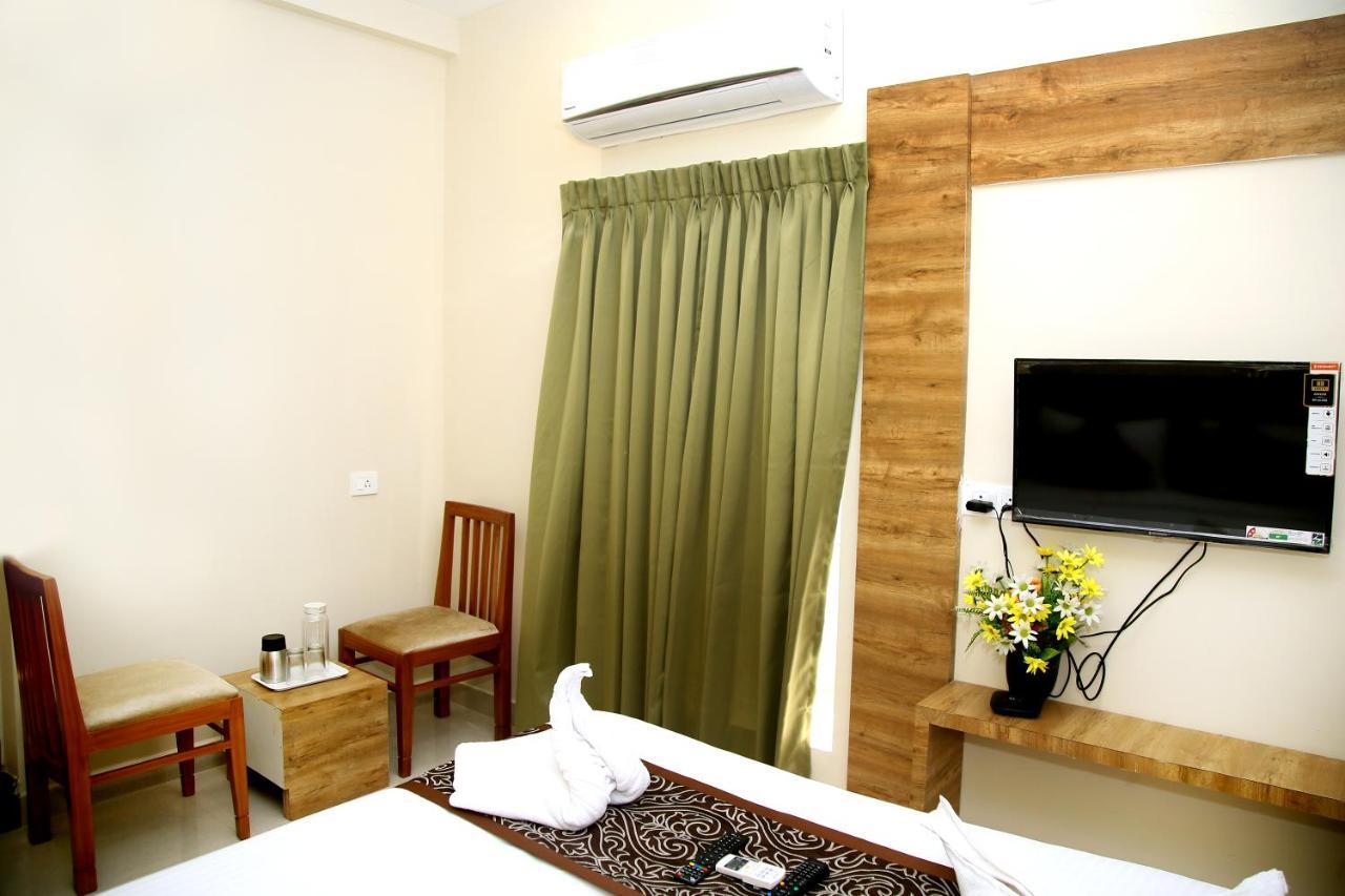 Apollo Court Hotel Chennai Ngoại thất bức ảnh